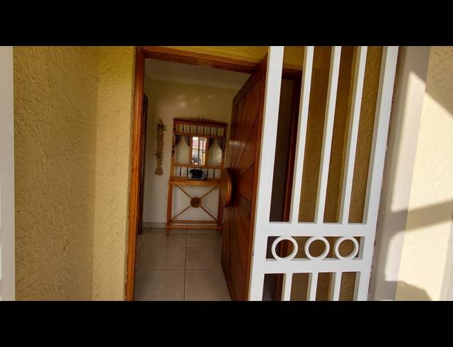 6 BEDROOM HOUSE FOR SALE IN BRACKENHURST